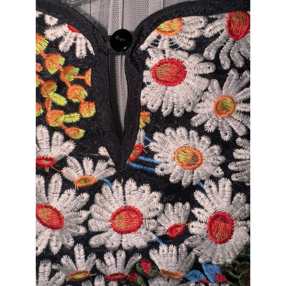 Vintage Midheaven Embroidered Floral Short Sleeve Top - Picture 10 of 10